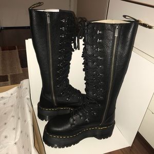 NIB Doc Martens 1b60 Max Hardware Platform Boots Knee High Pisa Leather